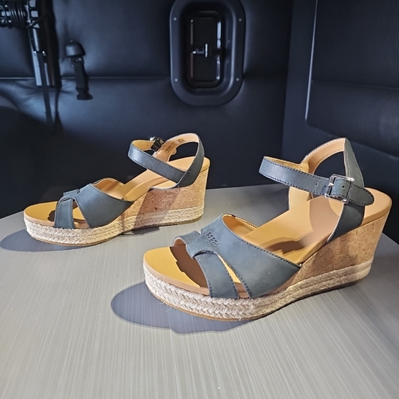 UGG‎ Cloverdale Wedge Sandals Women's Size US 7.5 Black NWOB Condition - Picture 1 of 12